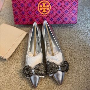 Tory Burch silver flats - women size 6